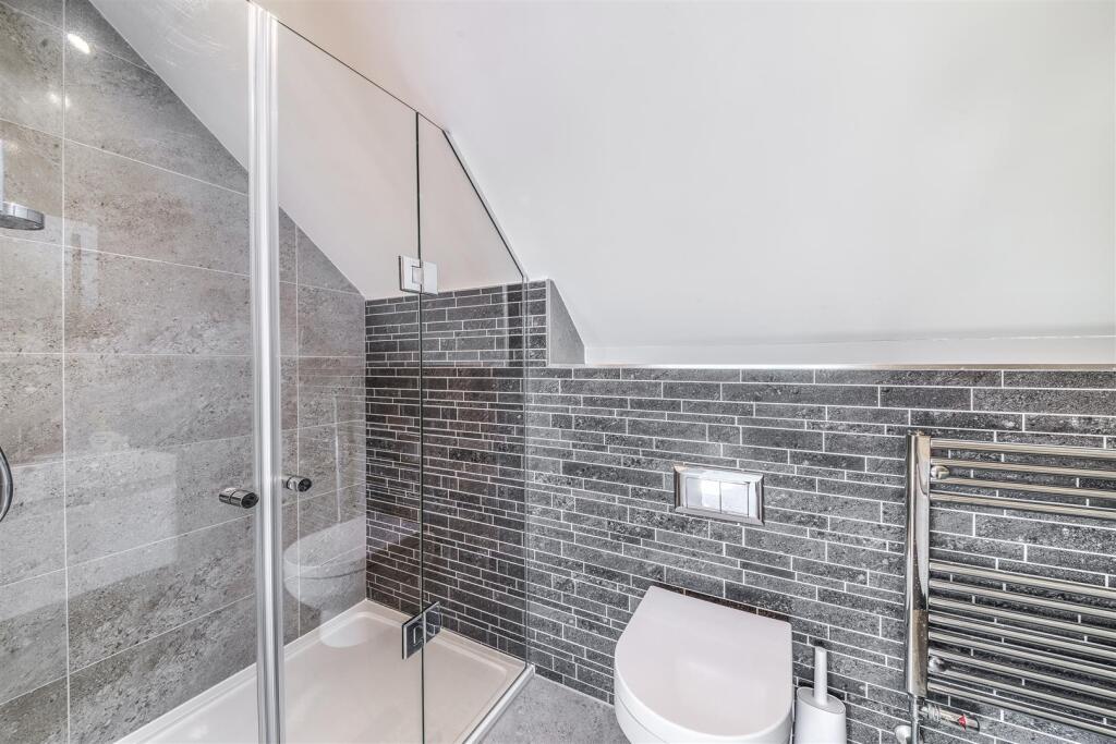 Well Appointed En-Suite Shower Room