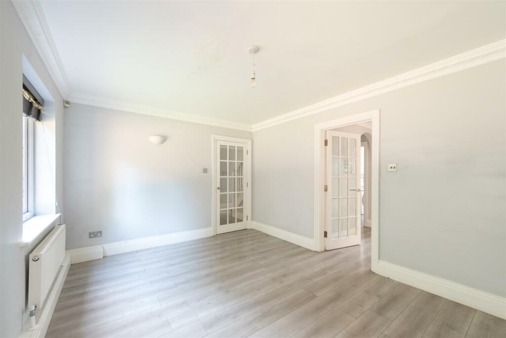 Gills Hill Lane 25.jpg