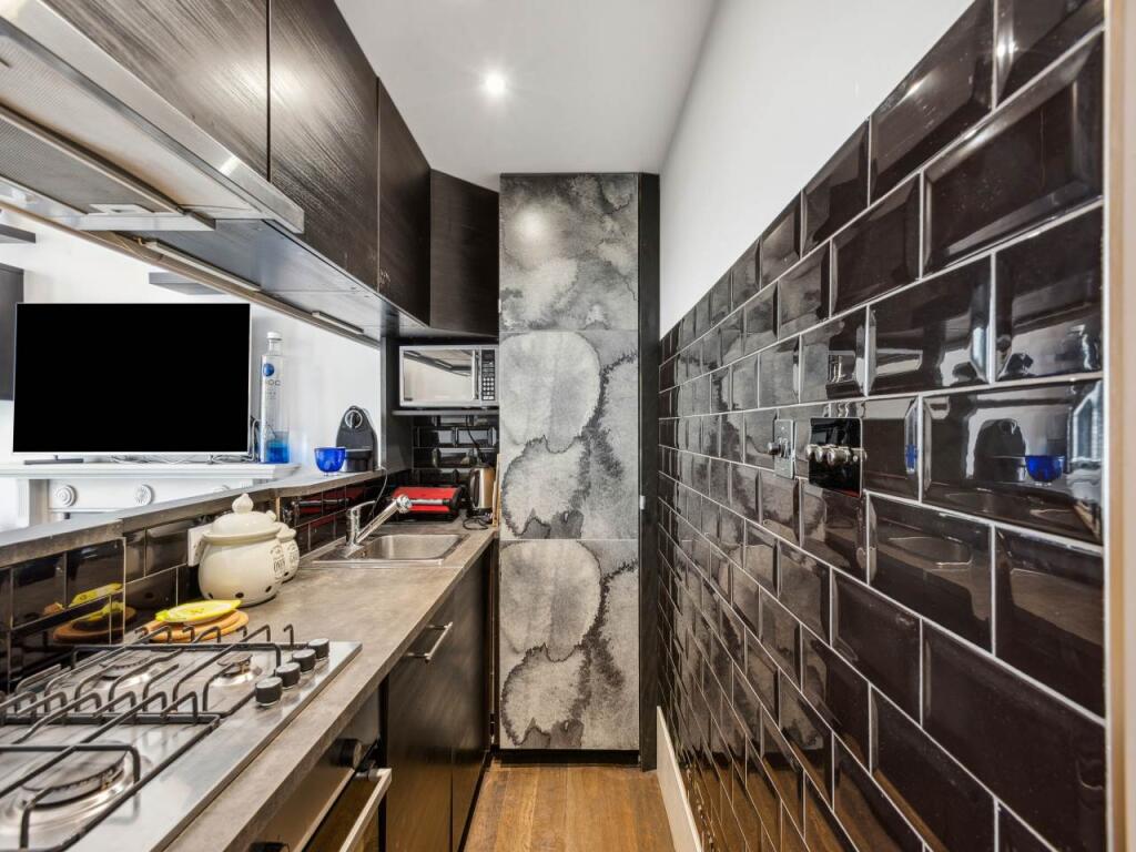 F2, 44 ONGAR ROAD, S
