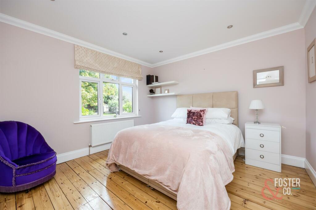 Goldstone Crescent_109-001.jpg