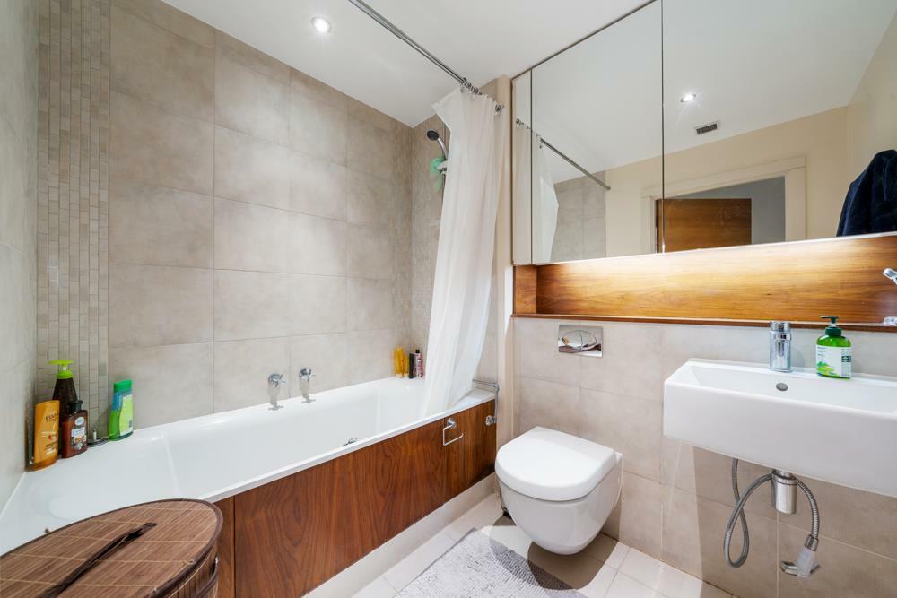 Flat 30, Marina Point SW6 2GX-LowRes-5.jpg