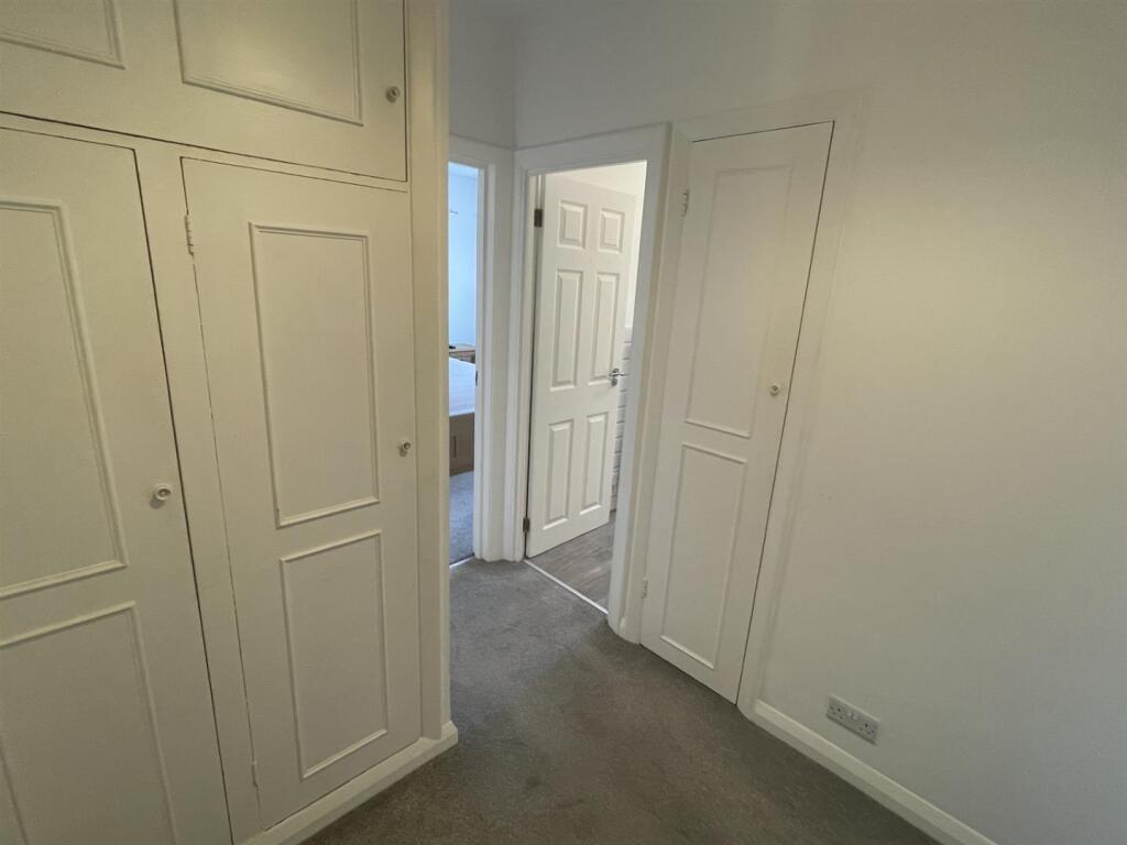 Hallway 2.jpg