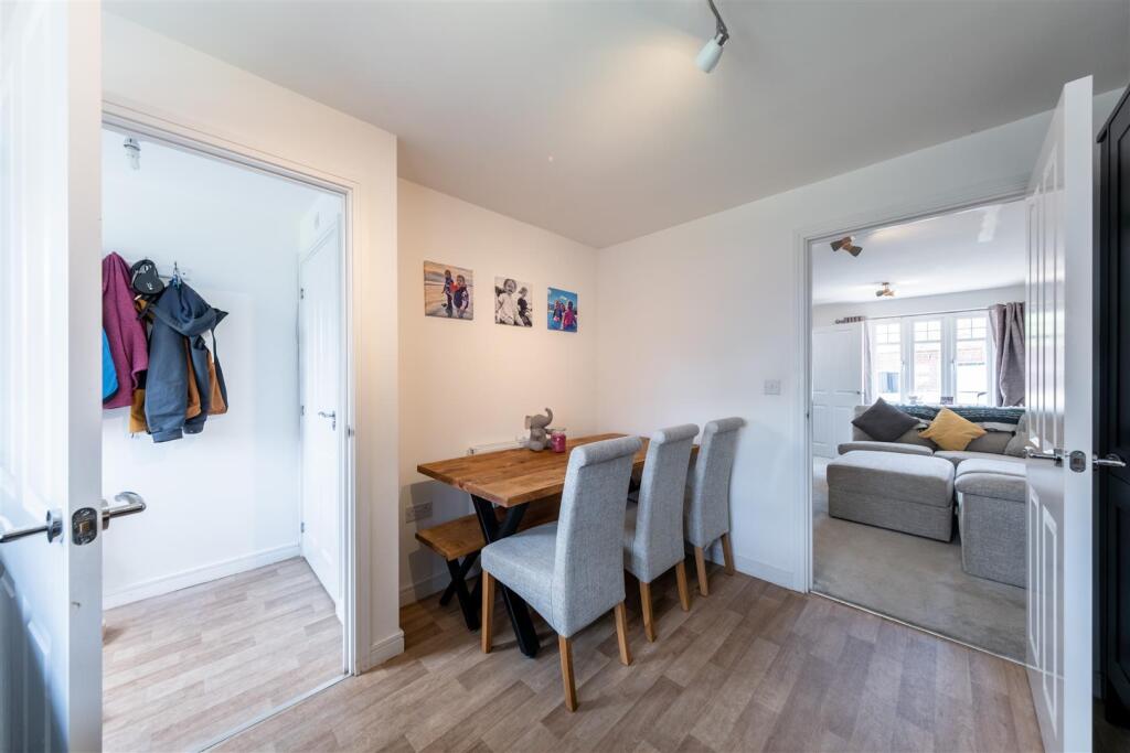 15 Hazelhurst Way-002.jpg