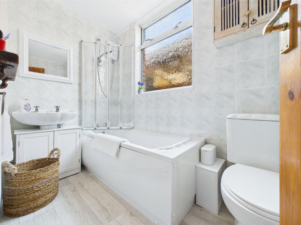 15. CAM04922G0-PR0020-STILL005