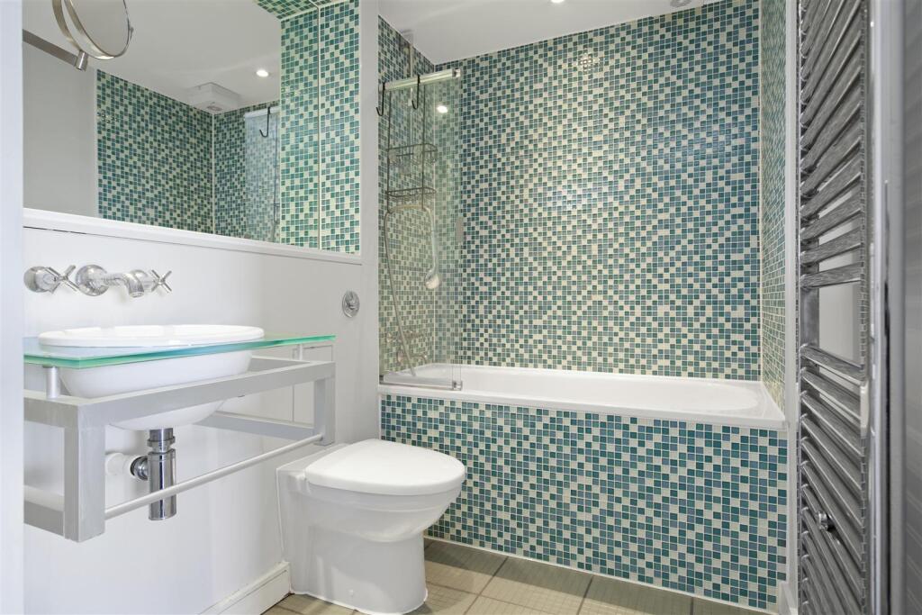 Bathroom 2.jpg