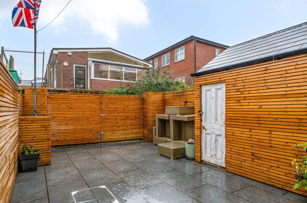 1386385-3-692d9ac...