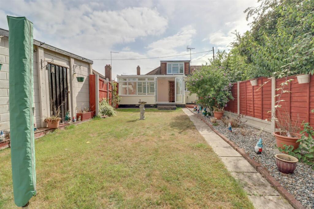 3 ELIZABETH DRIVE WICKFORD-16.jpg