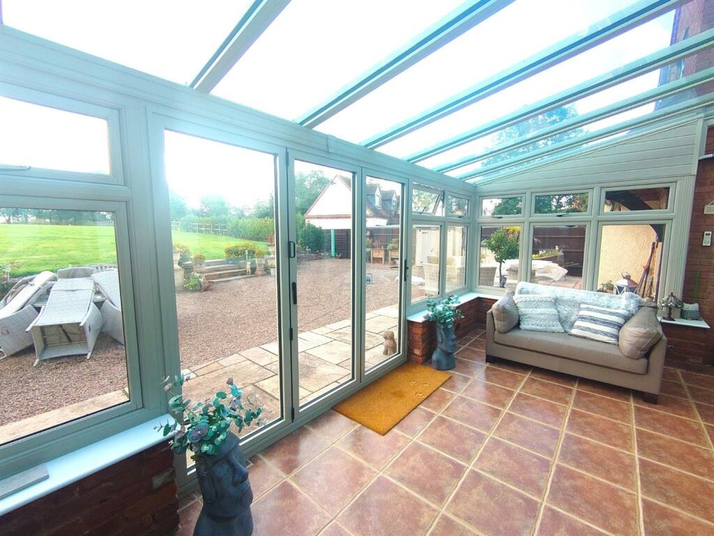 Sun Room b.JPG