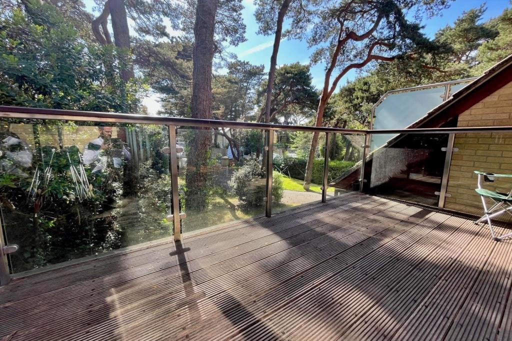 Balcony (Main)