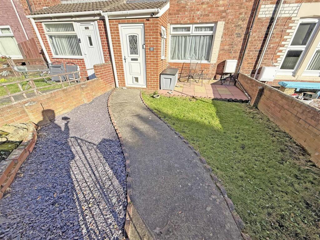 Wilberforce Front Garden.jpg