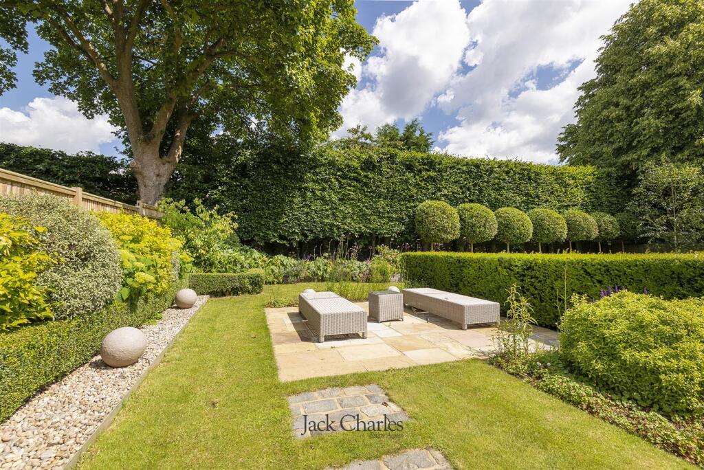 5 Yardley Park Rd, TN9 1NE 028.jpg