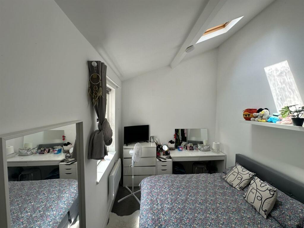 Bedroom in Flat 3.jpg