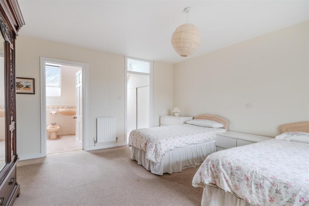 Bedroom 1-2.jpg