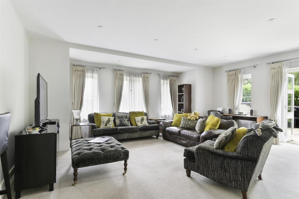 KINGSWOOD PARK, 7- (6).jpg