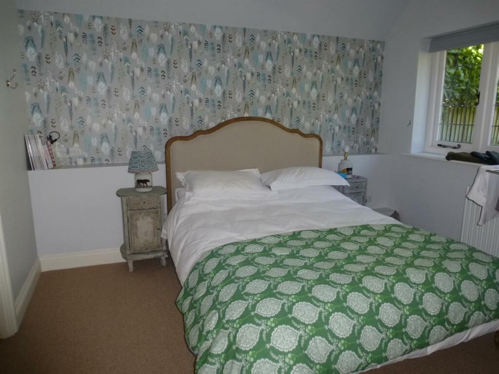 Guest bedroom downstairs.JPG