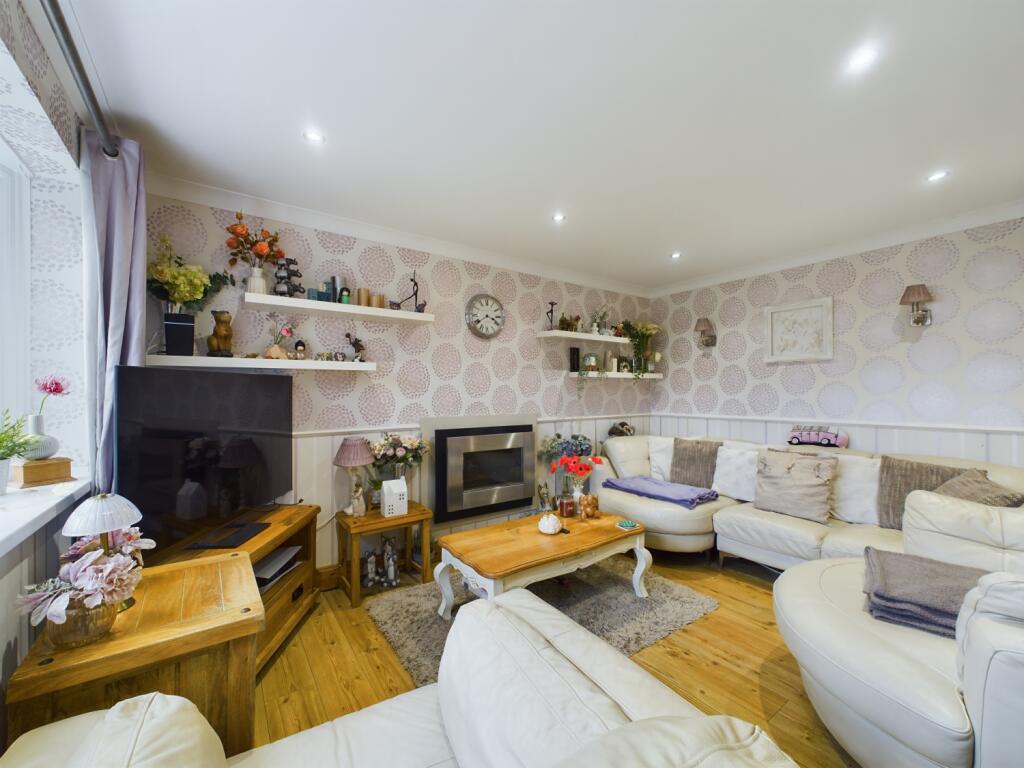 CAM02023G0-PR0121-STILL012