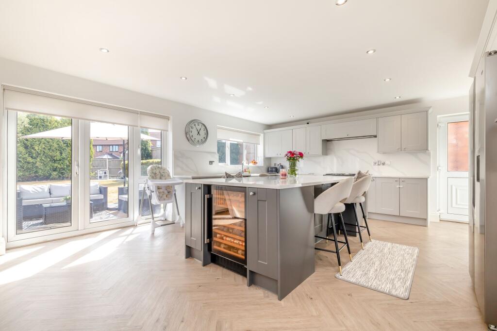 Kitchen/dining/family room