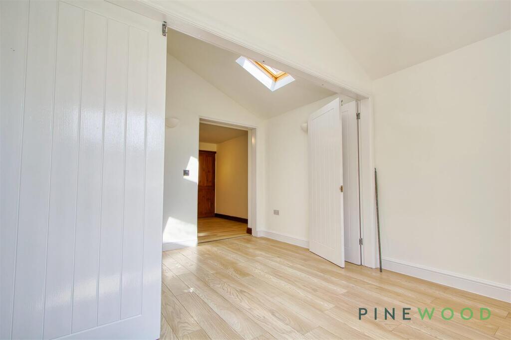 FAMILY ROOM / DINING ROOM