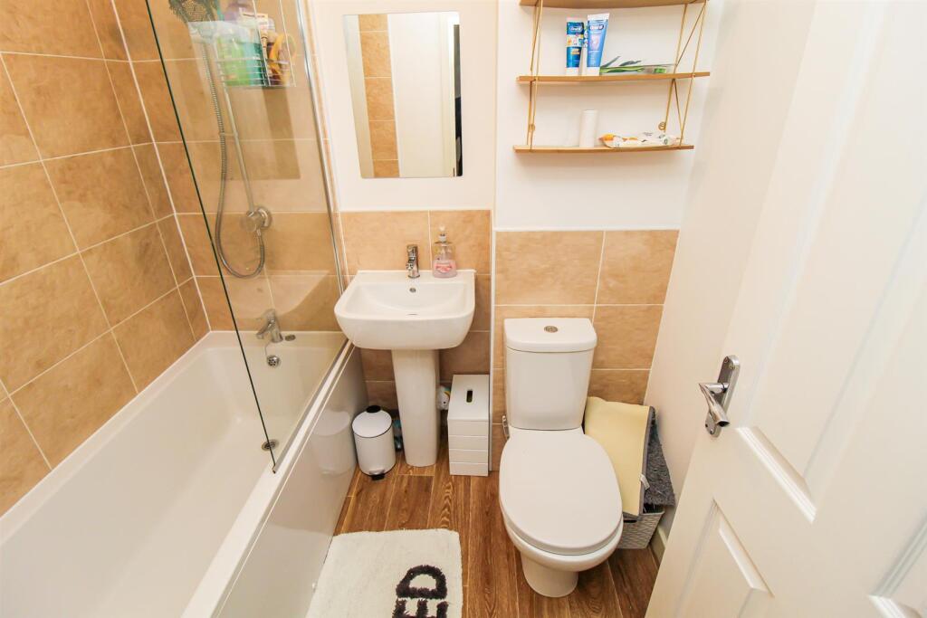 BATHROOM/W.C.