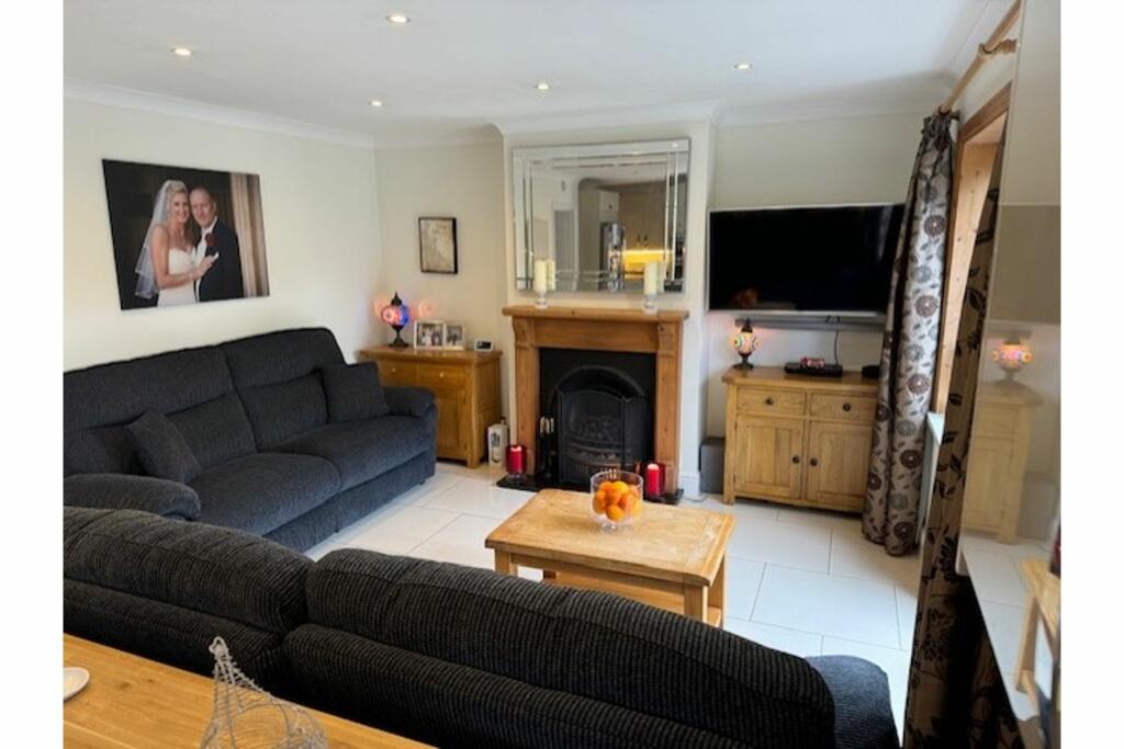 Lounge / Kitchen