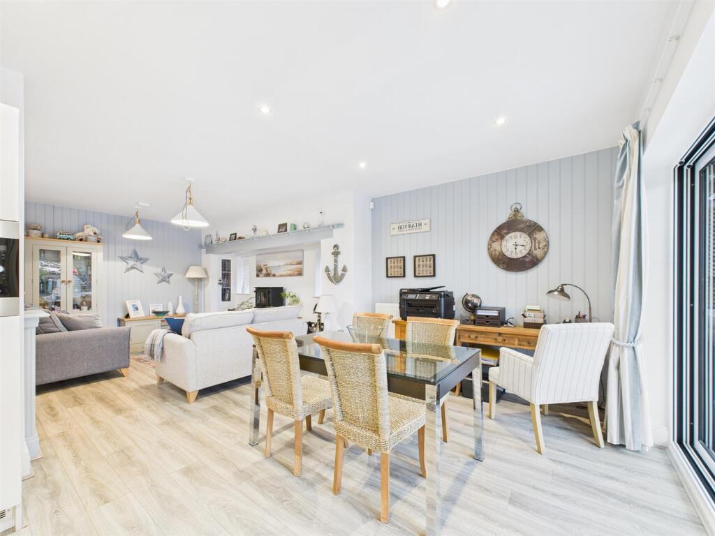 Open Plan Living/Dining Area