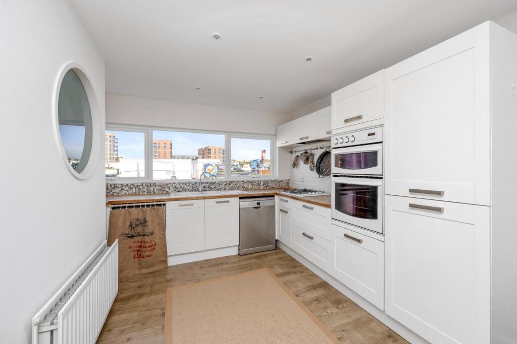 Harbour Way, 200-014.JPG