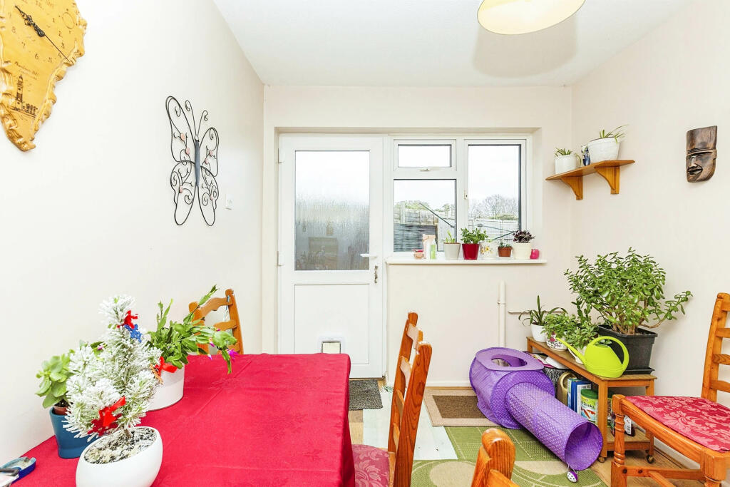 Lounge &amp; Dining Area