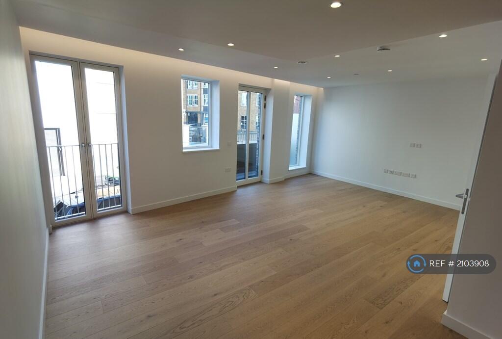 Sitting Room/Dining Room