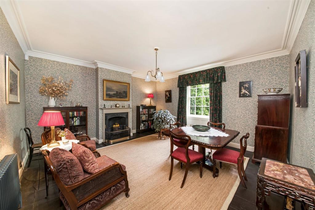 SECOND SITTING ROOM