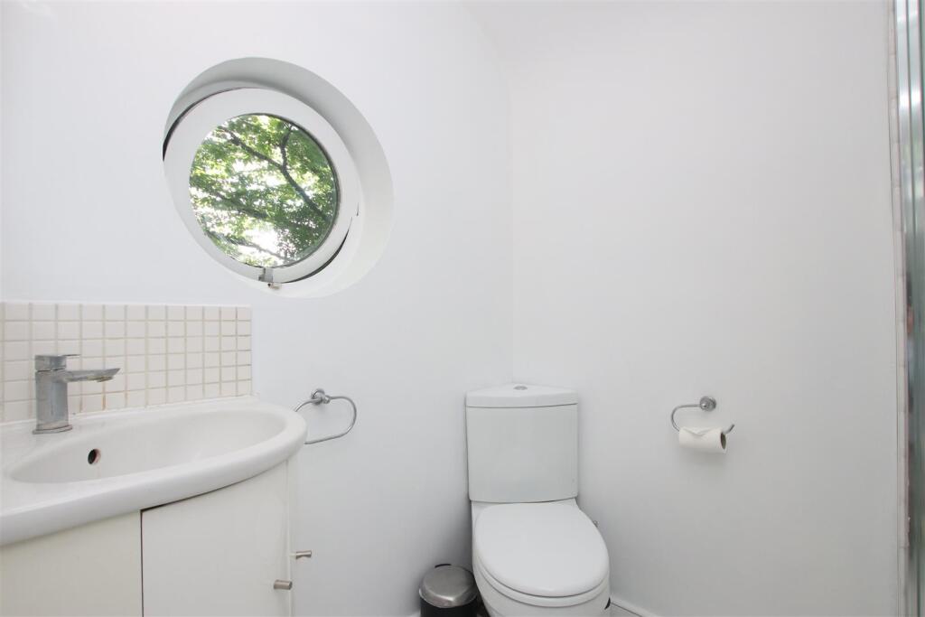 Shower room.JPG