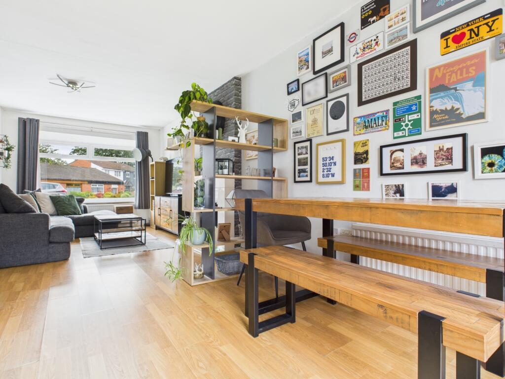 CAM03729G0-PR0152-STILL008