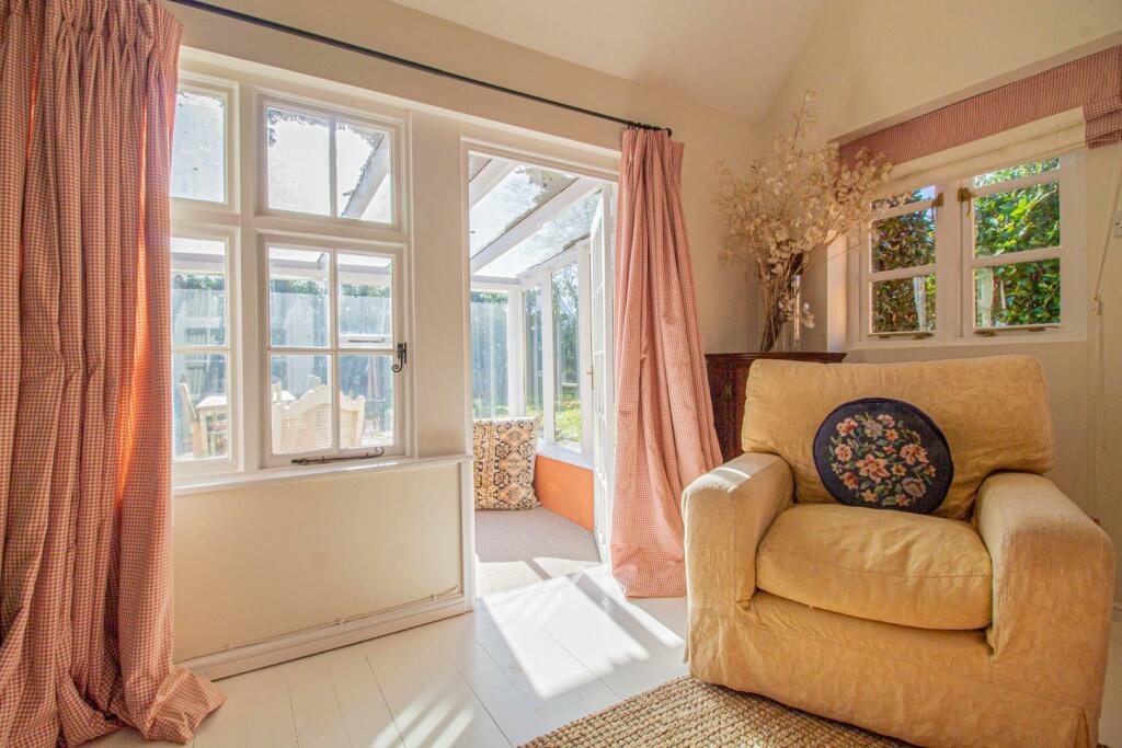 Potash Farmhouse Cottage [Living Room] 02.jpg
