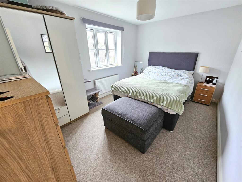 Bedroom 1.jpg