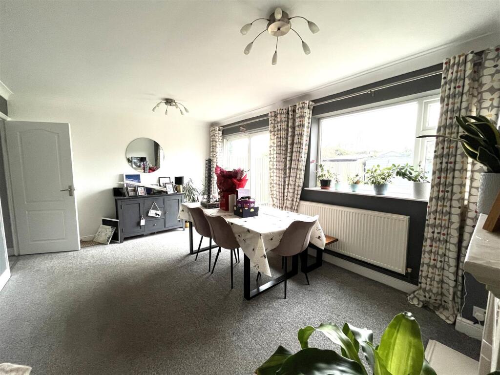 16 watt dining 2.jpeg