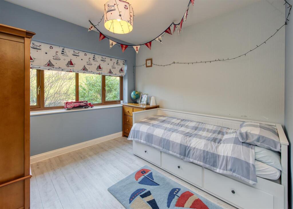 1 Woodthorne Road-bed3.jpg