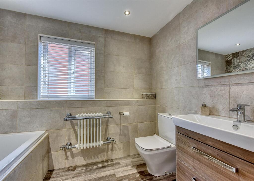 9 Virginia Drive-Bathroom.jpg