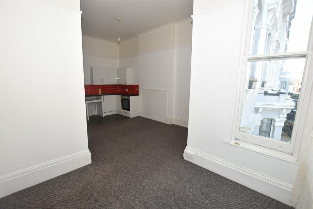 Lounge/Kitchen