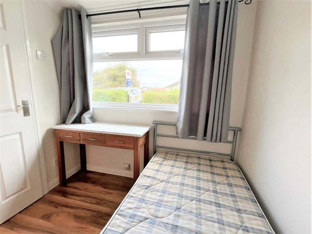 BEDROOM 2