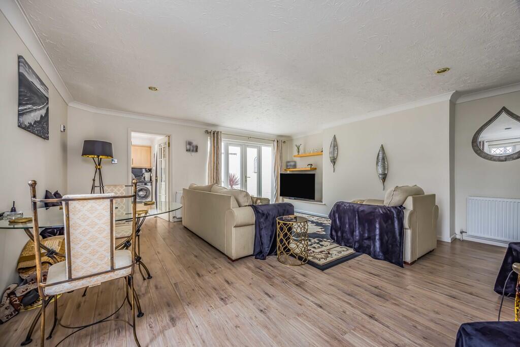 8 Westcliff Mews,...