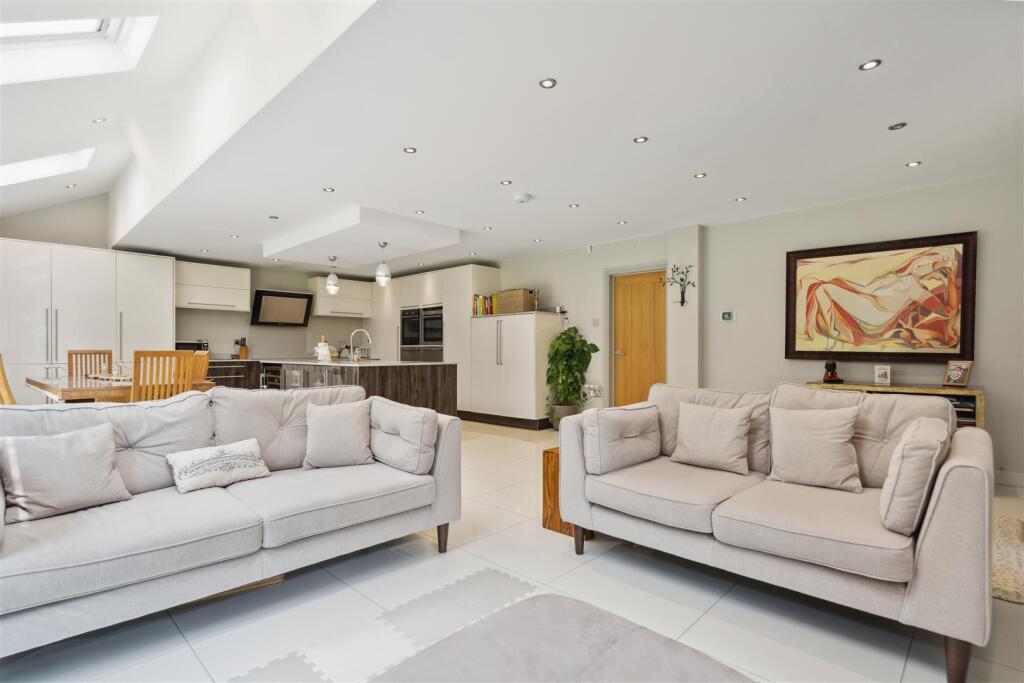 20 Oakley Wood Drive_13.jpg