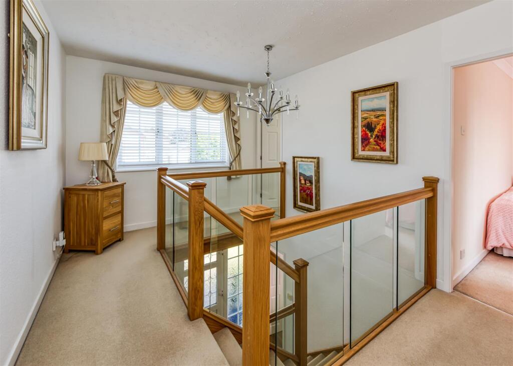 6 Millfields Way-landing.jpg