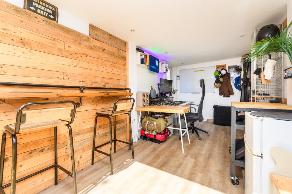 Garage/Office