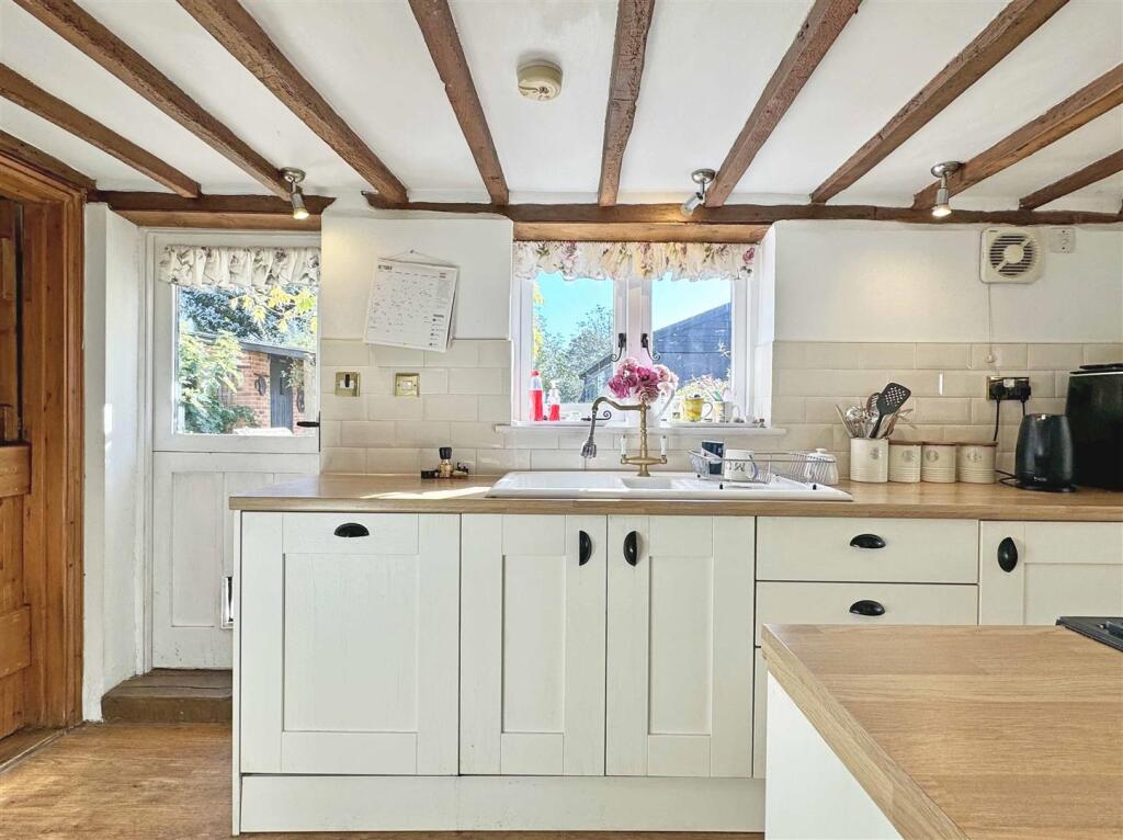 Kitchen c.jpg
