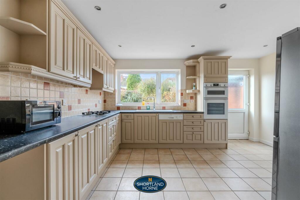 74 Arnold Ave Int (17 of 21).jpg