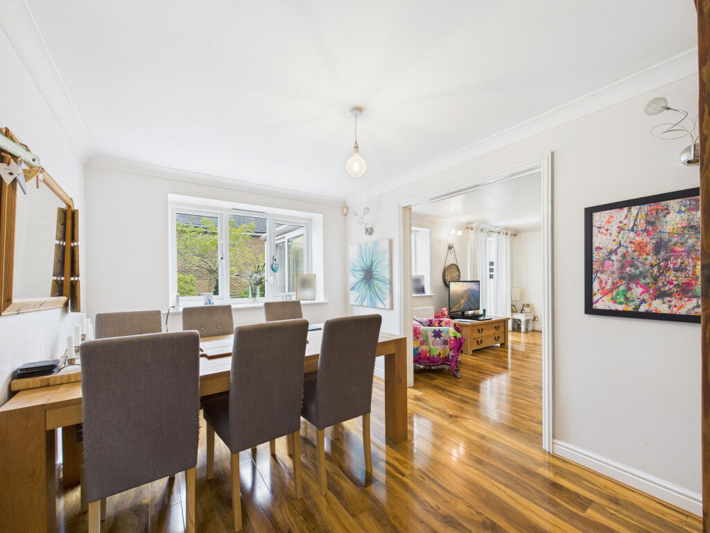 CAM01354G0-PR0601-STILL014