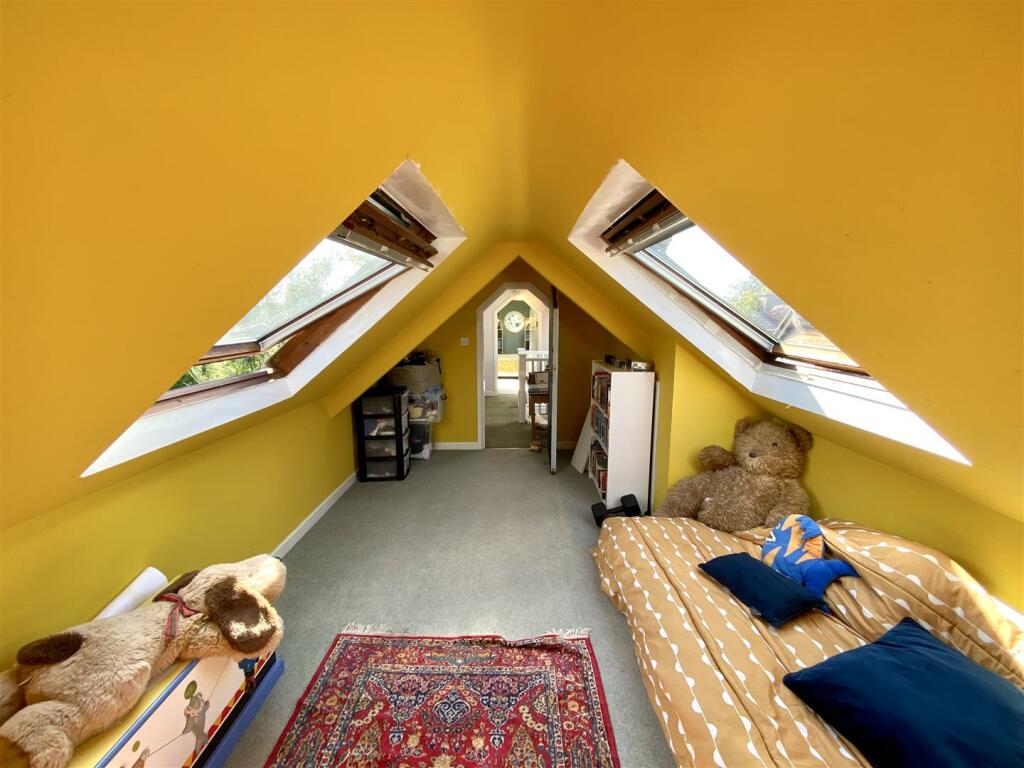 BEDROOM 4