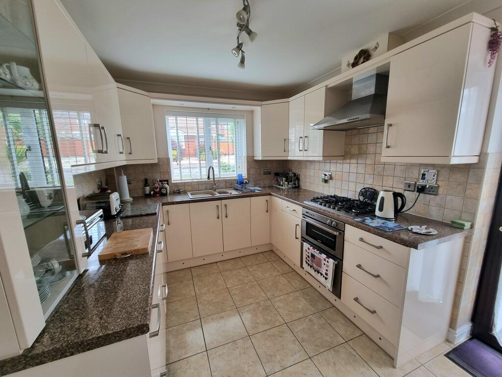 Kitchen/ Breakfast Room