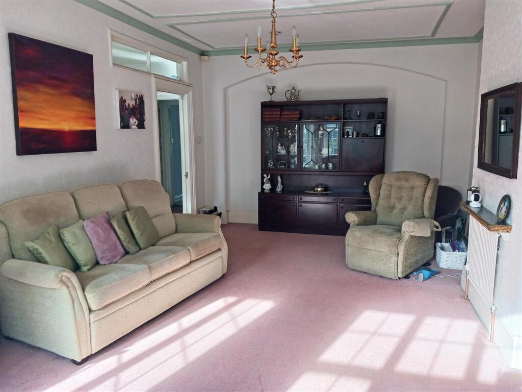 Lounge - opposite end 1.jpg