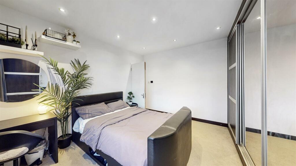 Bedroom,.jpg