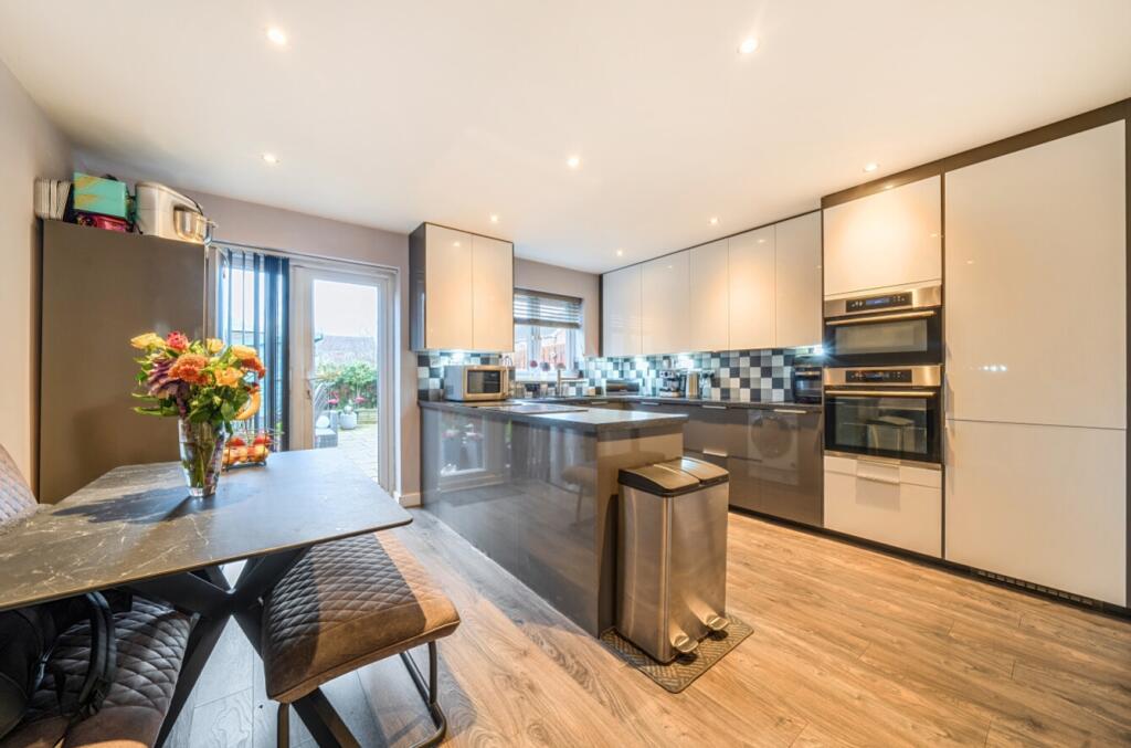 1384972-18-6928c9c624485